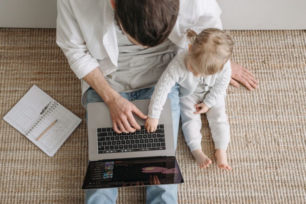 Choisir le prénom de son enfant en 2026 : tendances et méthode pour se décider