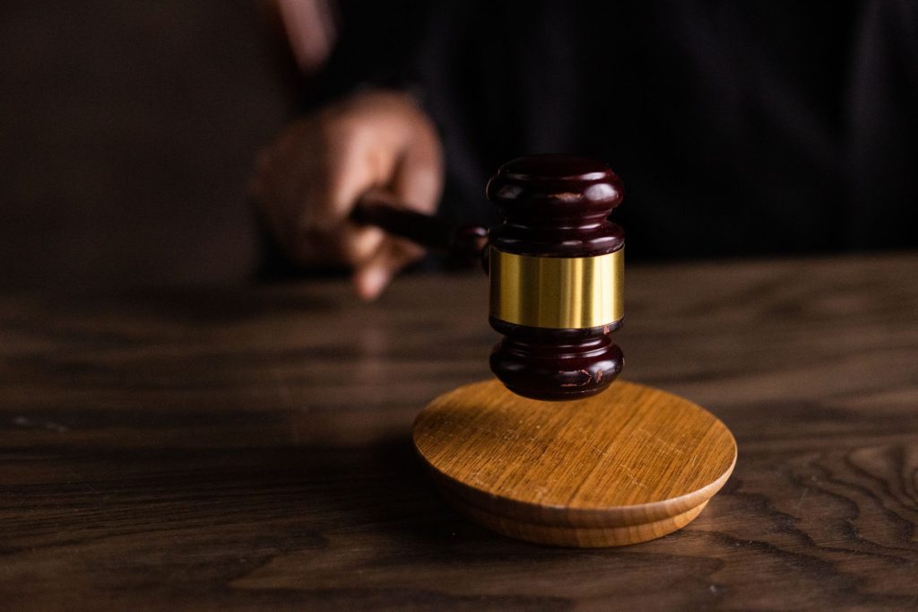 Patrick Bruel : assouplissement de son contrôle judiciaire