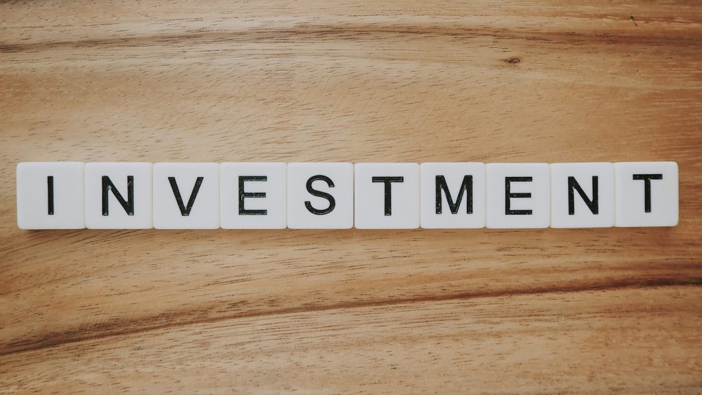 Investissements financiers : entre épargne immobilisée et choix diversifiés