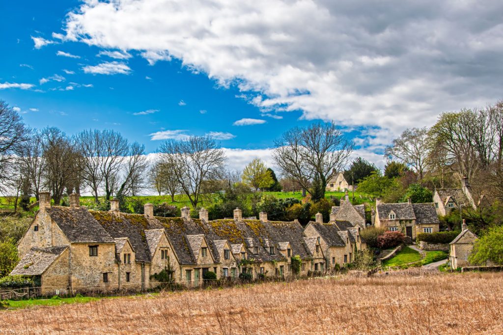 Meghan Markle dans les Cotswolds : un retour qui divise et crée des tensions