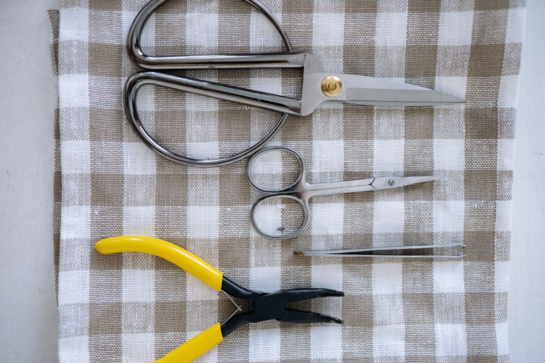9 petits outils indispensables pour une maison maline