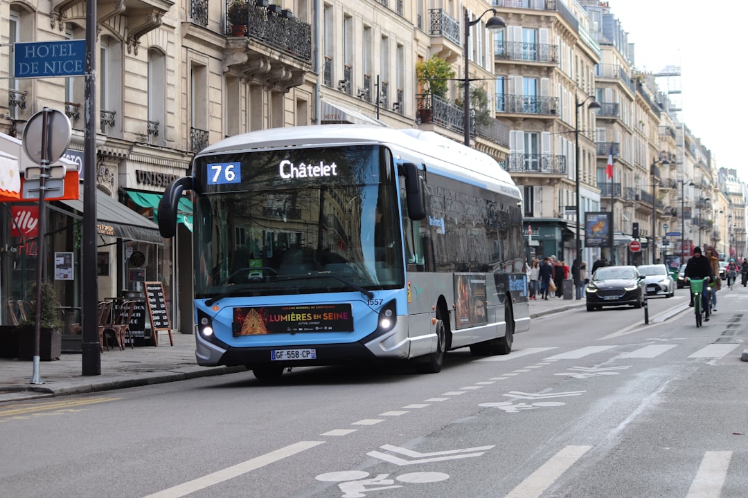 Vélo ou transports urbains : quel mode est plus rapide