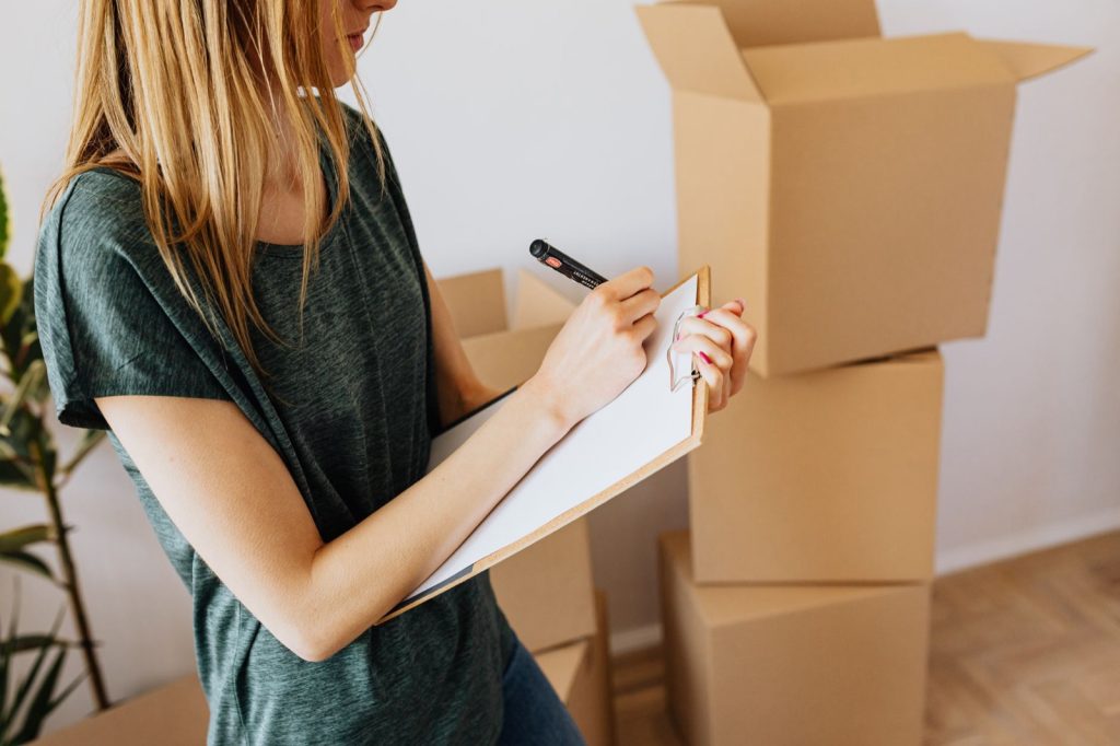 Liste ménage état des lieux de sortie : ce qu&rsquo;il faut vraiment nettoye