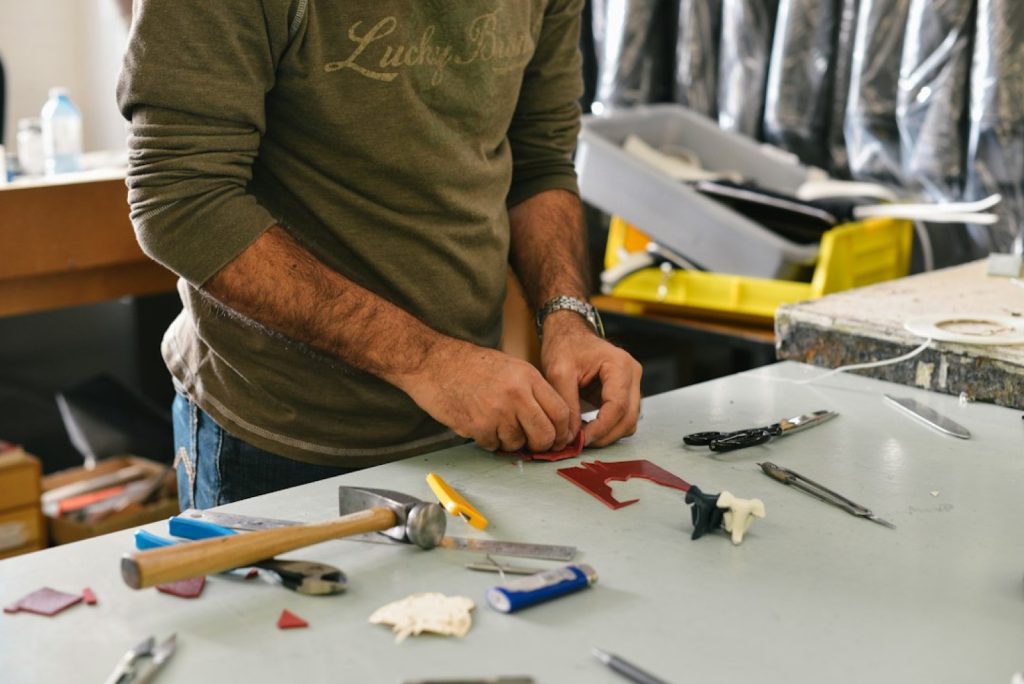 Reconversion vers un métier manuel : les signaux qui ne trompent pas