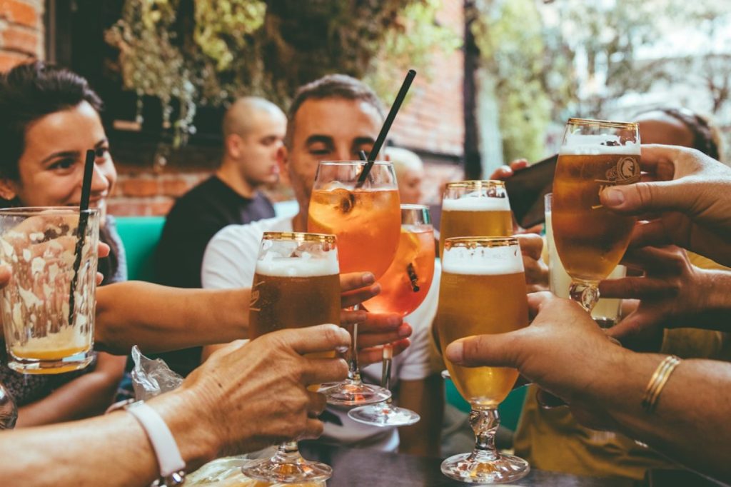 Soirée à la maison : bien calculer son budget boissons
